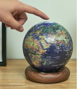 LAMPE GLOBE SUR SUPPORT EN BOIS