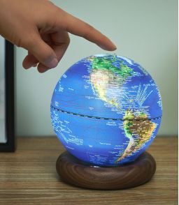 LAMPE GLOBE SUR SUPPORT EN BOIS
