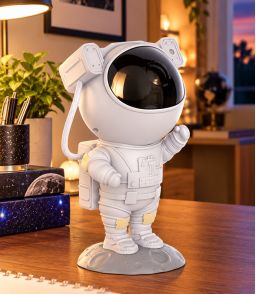 Astronaute blanc projecteur d'étoiles et nébuleuses