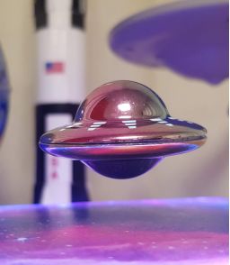 MINI SOUCOUPE EN LEVITATION SUR BASE LUMINEUSE GALAXIE