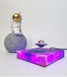 MINI SOUCOUPE EN LEVITATION SUR BASE LUMINEUSE GALAXIE