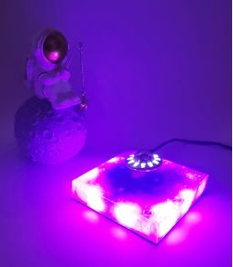 MINI SOUCOUPE EN LEVITATION SUR BASE LUMINEUSE GALAXIE